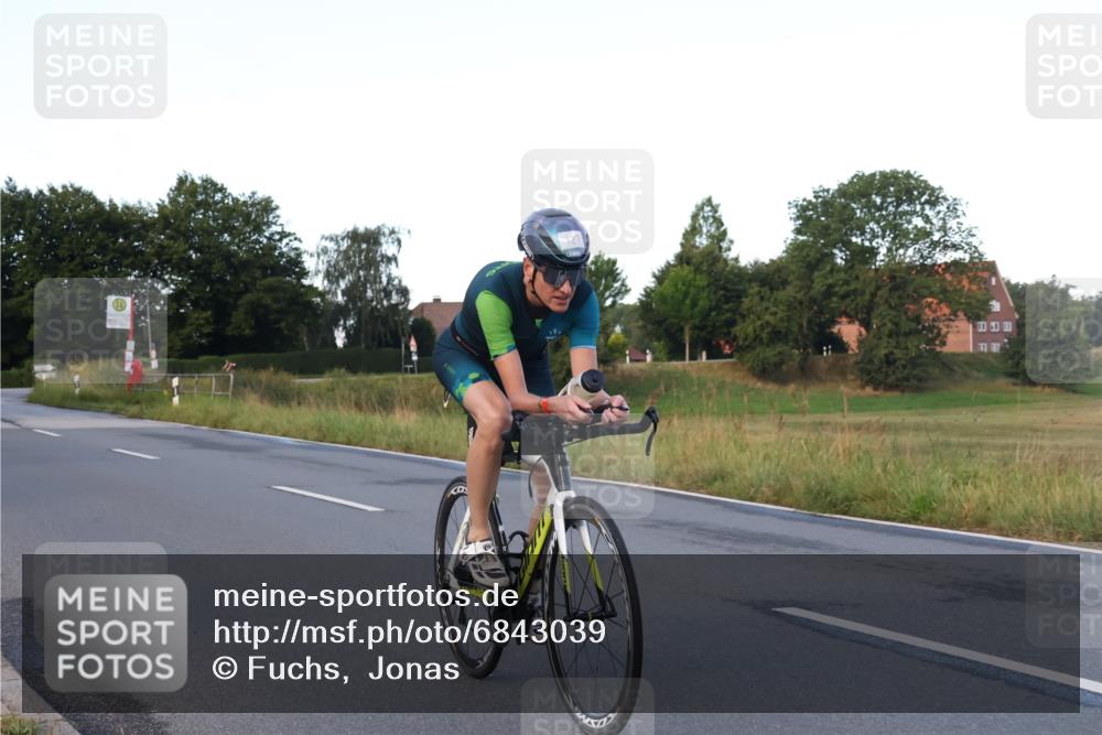 25.08.2024 - Elbe Triathlon Hamburg Fuchs,  Jonas http://msf.ph/oto/6843039 25.08.2024 09:00:15 Radfahren 70, 127, 98, 108 meine-sportfotos.de
