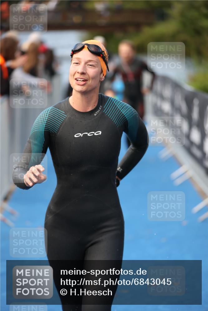 25.08.2024 - Elbe Triathlon Hamburg H.Heesch http://msf.ph/oto/6843045 25.08.2024 08:46:08 Schwimmen 123, 126, 131, 138, 149, 154, 160, 184 meine-sportfotos.de