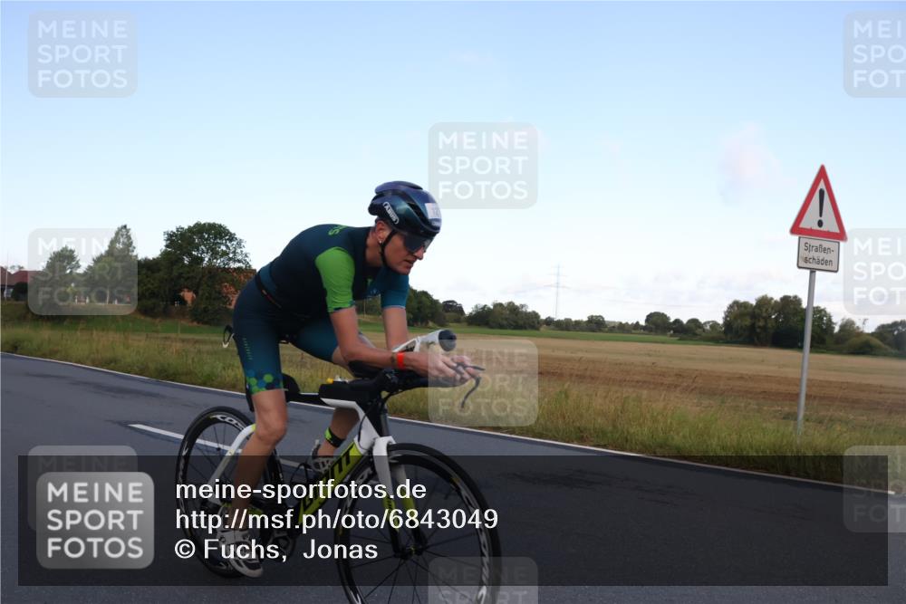 25.08.2024 - Elbe Triathlon Hamburg Fuchs,  Jonas http://msf.ph/oto/6843049 25.08.2024 09:00:16 Radfahren 70, 127, 98, 108 meine-sportfotos.de