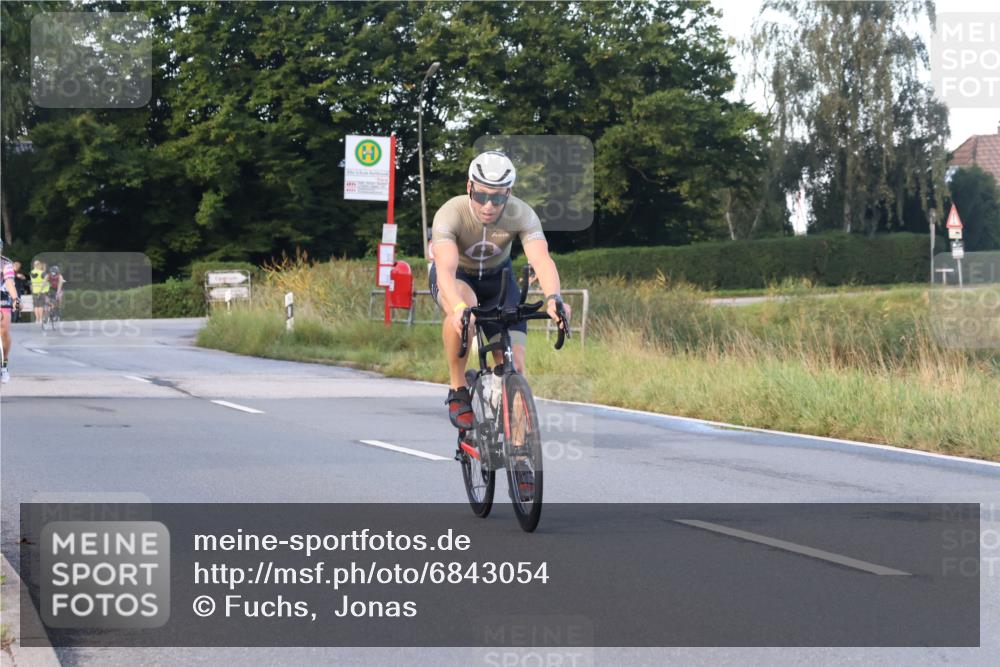 25.08.2024 - Elbe Triathlon Hamburg Fuchs,  Jonas http://msf.ph/oto/6843054 25.08.2024 09:00:19 Radfahren 127, 98, 108 meine-sportfotos.de
