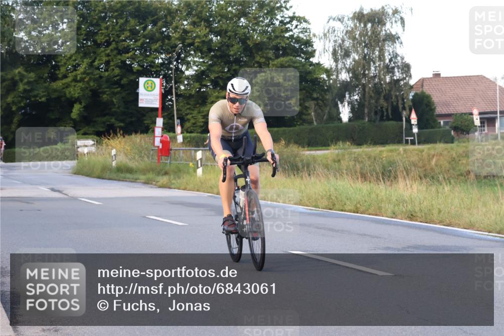 25.08.2024 - Elbe Triathlon Hamburg Fuchs,  Jonas http://msf.ph/oto/6843061 25.08.2024 09:00:19 Radfahren 127, 98, 108 meine-sportfotos.de