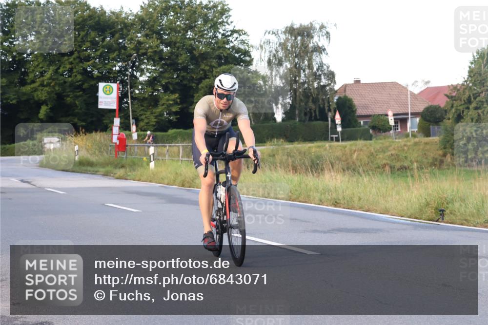 25.08.2024 - Elbe Triathlon Hamburg Fuchs,  Jonas http://msf.ph/oto/6843071 25.08.2024 09:00:20 Radfahren 127, 98, 108 meine-sportfotos.de