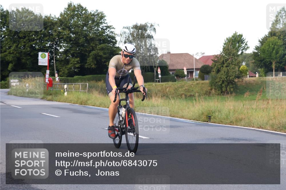 25.08.2024 - Elbe Triathlon Hamburg Fuchs,  Jonas http://msf.ph/oto/6843075 25.08.2024 09:00:20 Radfahren 127, 98, 108 meine-sportfotos.de
