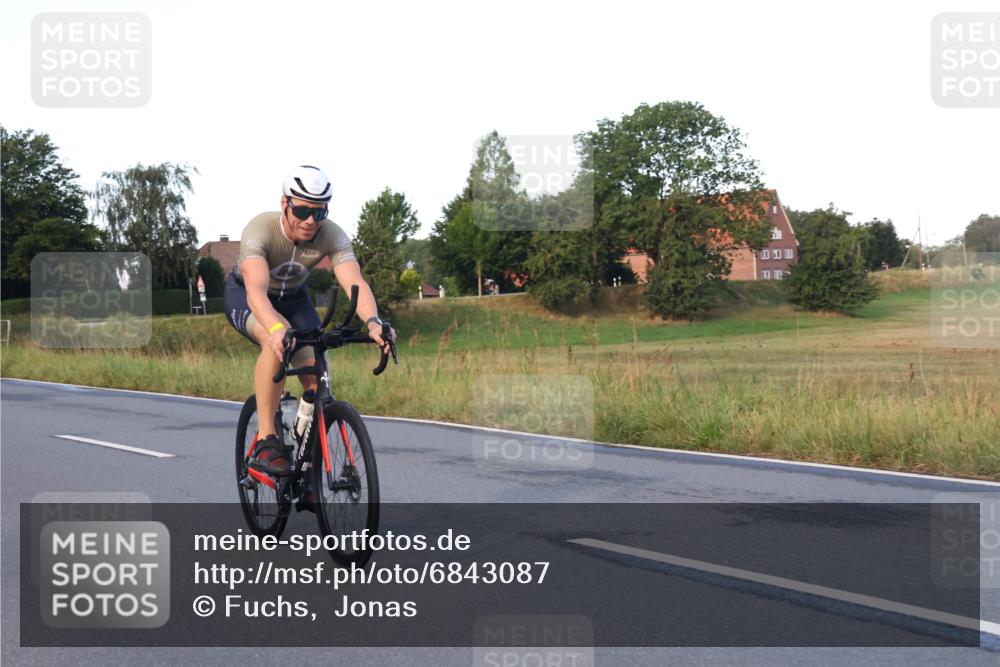25.08.2024 - Elbe Triathlon Hamburg Fuchs,  Jonas http://msf.ph/oto/6843087 25.08.2024 09:00:20 Radfahren 127, 98, 108 meine-sportfotos.de
