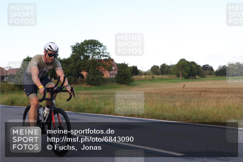 25.08.2024 - Elbe Triathlon Hamburg Fuchs,  Jonas http://msf.ph/oto/6843090 25.08.2024 09:00:20 Radfahren 127, 98, 108 meine-sportfotos.de