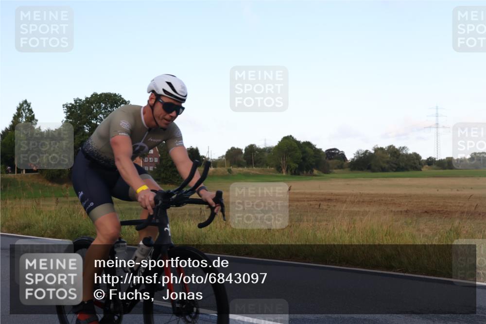 25.08.2024 - Elbe Triathlon Hamburg Fuchs,  Jonas http://msf.ph/oto/6843097 25.08.2024 09:00:20 Radfahren 127, 98, 108 meine-sportfotos.de
