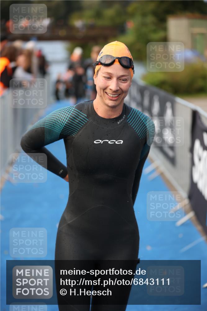 25.08.2024 - Elbe Triathlon Hamburg H.Heesch http://msf.ph/oto/6843111 25.08.2024 08:46:08 Schwimmen 123, 126, 131, 138, 149, 154, 160, 184 meine-sportfotos.de