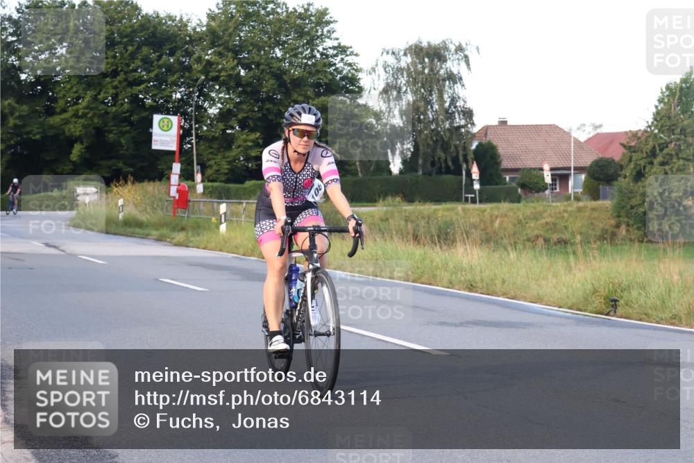 25.08.2024 - Elbe Triathlon Hamburg Fuchs,  Jonas http://msf.ph/oto/6843114 25.08.2024 09:00:22 Radfahren 98, 108, 119 meine-sportfotos.de