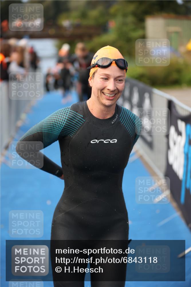 25.08.2024 - Elbe Triathlon Hamburg H.Heesch http://msf.ph/oto/6843118 25.08.2024 08:46:09 Schwimmen 123, 126, 131, 138, 149, 154, 160, 184 meine-sportfotos.de