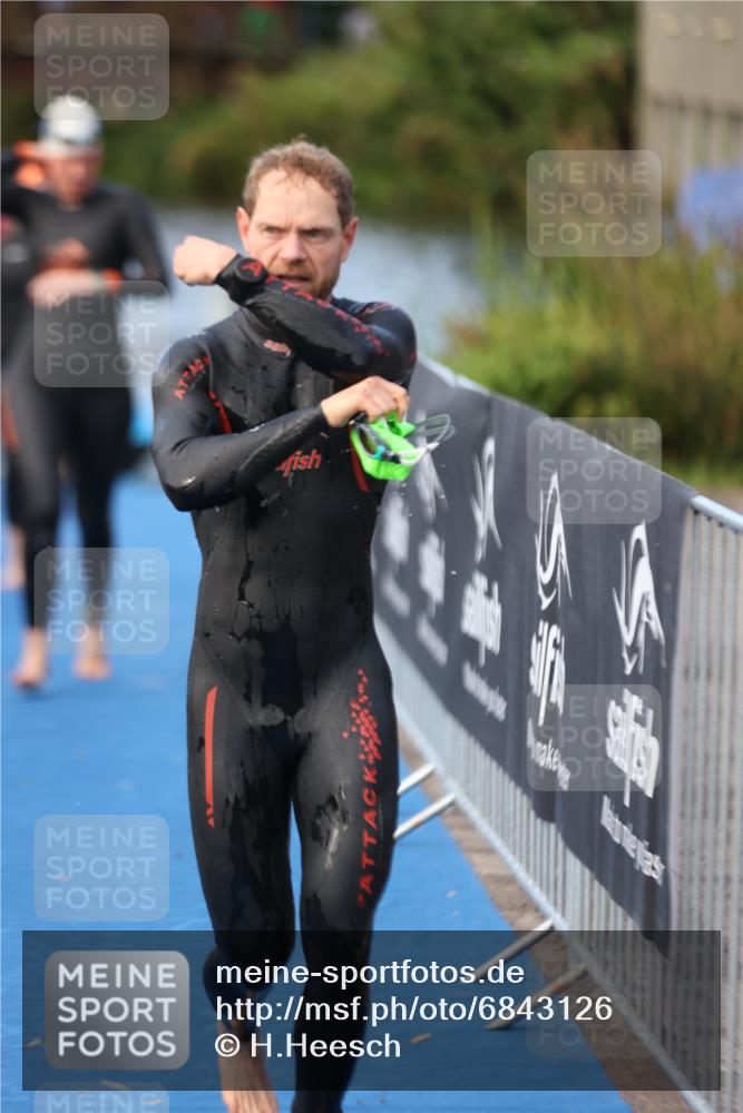 25.08.2024 - Elbe Triathlon Hamburg H.Heesch http://msf.ph/oto/6843126 25.08.2024 08:46:10 Schwimmen 123, 126, 131, 138, 149, 154, 160, 179, 184 meine-sportfotos.de