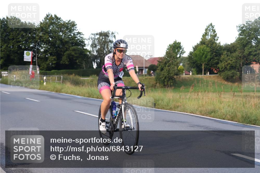 25.08.2024 - Elbe Triathlon Hamburg Fuchs,  Jonas http://msf.ph/oto/6843127 25.08.2024 09:00:22 Radfahren 98, 108, 119 meine-sportfotos.de
