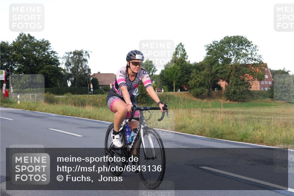 25.08.2024 - Elbe Triathlon Hamburg Fuchs,  Jonas http://msf.ph/oto/6843136 25.08.2024 09:00:22 Radfahren 98, 108, 119 meine-sportfotos.de
