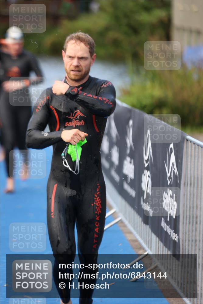 25.08.2024 - Elbe Triathlon Hamburg H.Heesch http://msf.ph/oto/6843144 25.08.2024 08:46:11 Schwimmen 123, 126, 131, 138, 149, 154, 160, 179, 184 meine-sportfotos.de