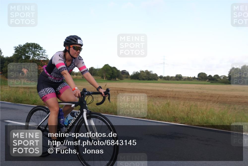 25.08.2024 - Elbe Triathlon Hamburg Fuchs,  Jonas http://msf.ph/oto/6843145 25.08.2024 09:00:23 Radfahren 98, 108, 119, 88 meine-sportfotos.de
