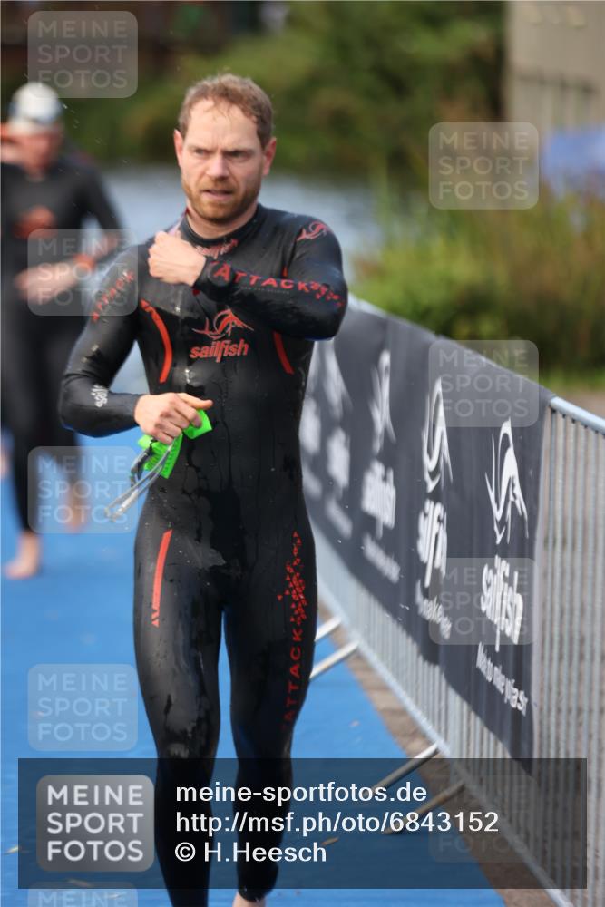25.08.2024 - Elbe Triathlon Hamburg H.Heesch http://msf.ph/oto/6843152 25.08.2024 08:46:11 Schwimmen 123, 126, 131, 138, 149, 154, 160, 179, 184 meine-sportfotos.de