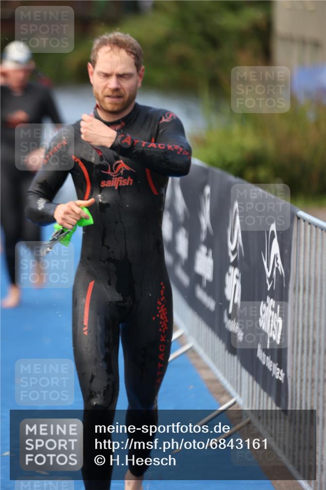25.08.2024 - Elbe Triathlon Hamburg H.Heesch http://msf.ph/oto/6843161 25.08.2024 08:46:11 Schwimmen 123, 126, 131, 138, 149, 154, 160, 179, 184 meine-sportfotos.de