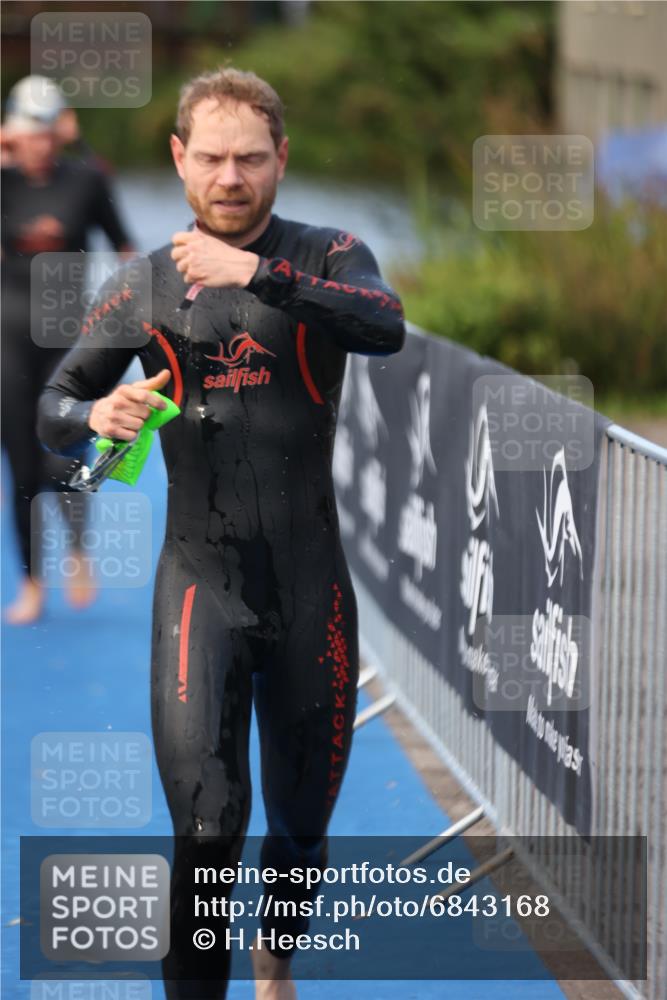 25.08.2024 - Elbe Triathlon Hamburg H.Heesch http://msf.ph/oto/6843168 25.08.2024 08:46:11 Schwimmen 123, 126, 131, 138, 149, 154, 160, 179, 184 meine-sportfotos.de