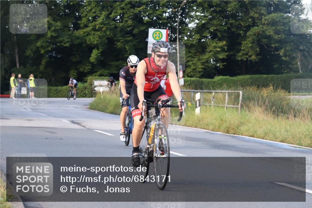 25.08.2024 - Elbe Triathlon Hamburg Fuchs,  Jonas http://msf.ph/oto/6843171 25.08.2024 09:00:28 Radfahren 119, 88, 163 meine-sportfotos.de