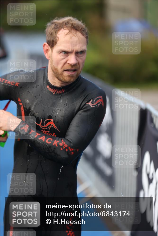 25.08.2024 - Elbe Triathlon Hamburg H.Heesch http://msf.ph/oto/6843174 25.08.2024 08:46:12 Schwimmen 123, 126, 131, 138, 149, 154, 160, 179, 184 meine-sportfotos.de