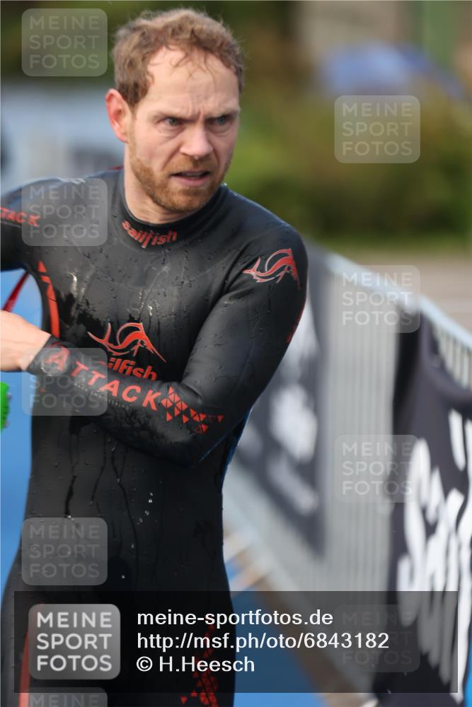 25.08.2024 - Elbe Triathlon Hamburg H.Heesch http://msf.ph/oto/6843182 25.08.2024 08:46:12 Schwimmen 123, 126, 131, 138, 149, 154, 160, 179, 184 meine-sportfotos.de