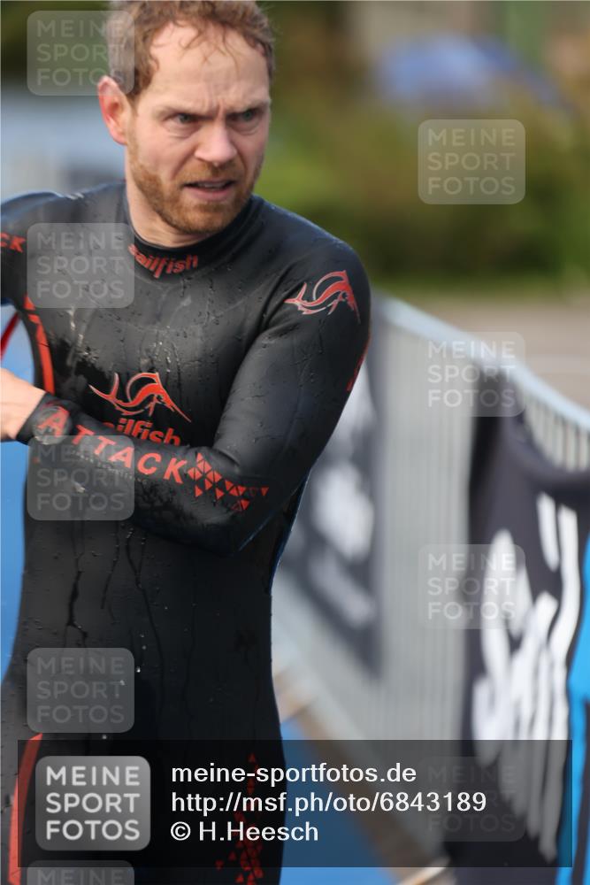 25.08.2024 - Elbe Triathlon Hamburg H.Heesch http://msf.ph/oto/6843189 25.08.2024 08:46:12 Schwimmen 123, 126, 131, 138, 149, 154, 160, 179, 184 meine-sportfotos.de