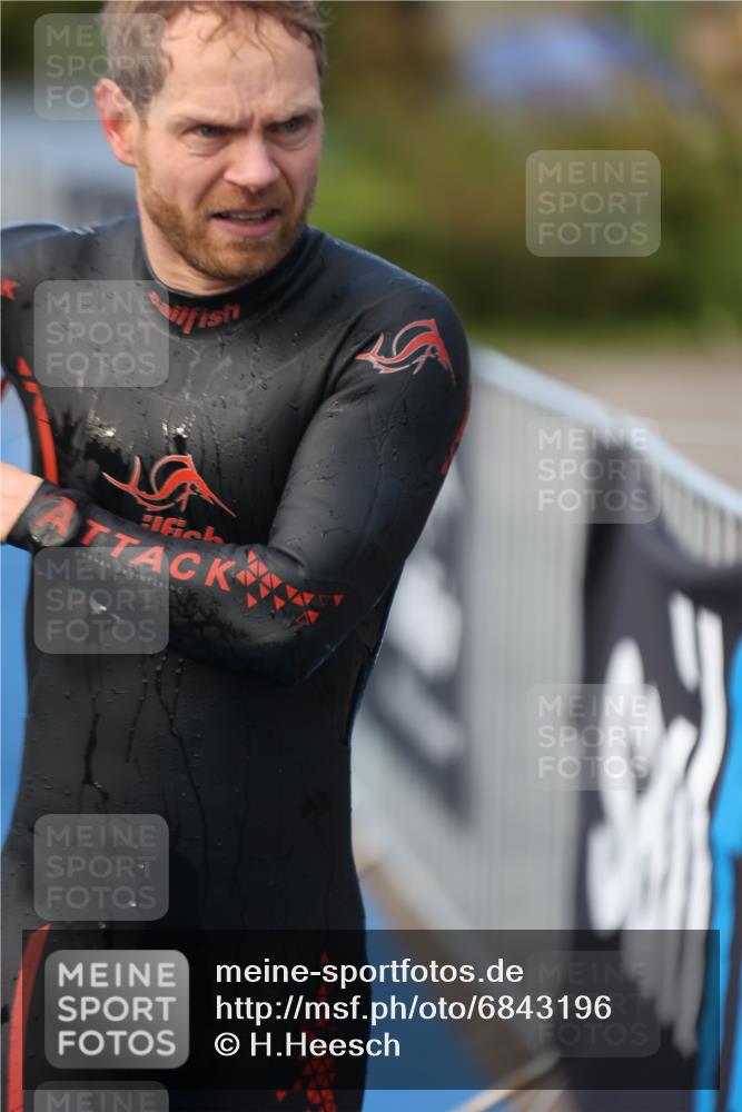 25.08.2024 - Elbe Triathlon Hamburg H.Heesch http://msf.ph/oto/6843196 25.08.2024 08:46:12 Schwimmen 123, 126, 131, 138, 149, 154, 160, 179, 184 meine-sportfotos.de