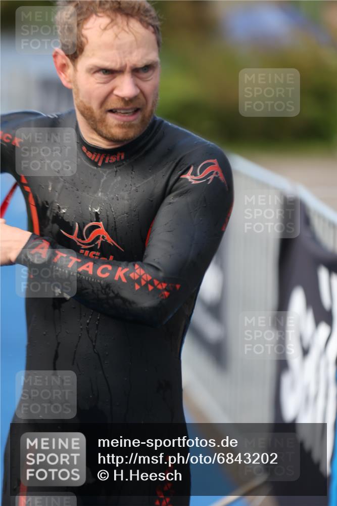25.08.2024 - Elbe Triathlon Hamburg H.Heesch http://msf.ph/oto/6843202 25.08.2024 08:46:12 Schwimmen 123, 126, 131, 138, 149, 154, 160, 179, 184 meine-sportfotos.de