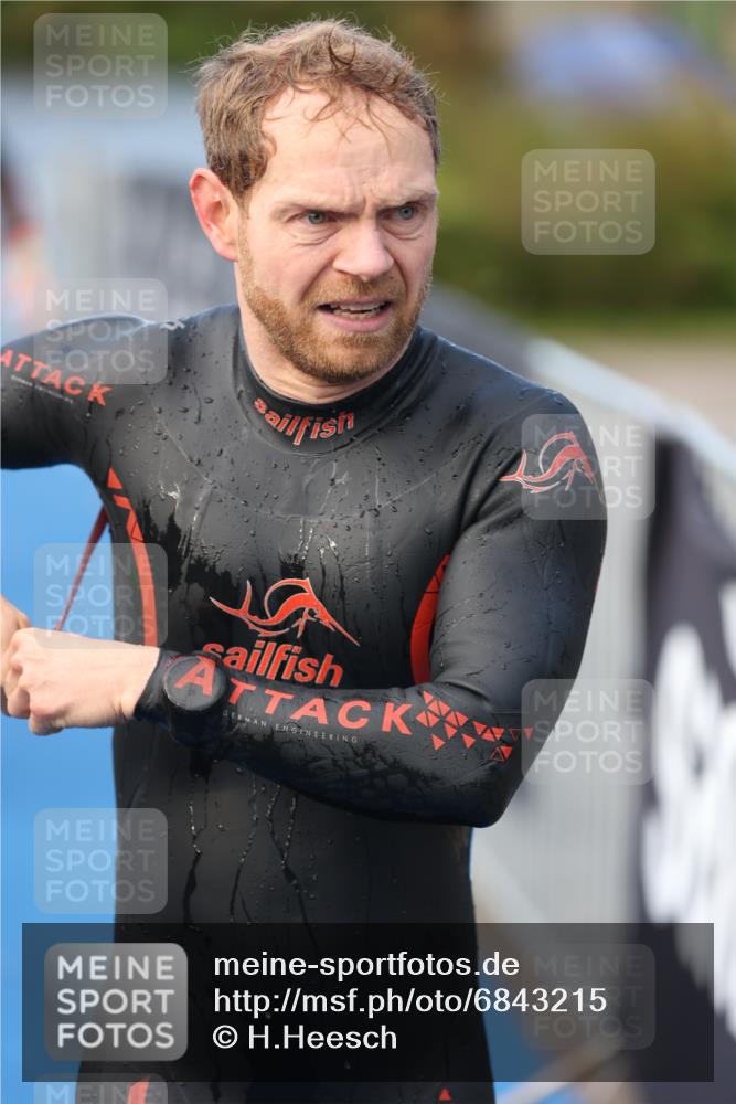 25.08.2024 - Elbe Triathlon Hamburg H.Heesch http://msf.ph/oto/6843215 25.08.2024 08:46:12 Schwimmen 123, 126, 131, 138, 149, 154, 160, 179, 184 meine-sportfotos.de