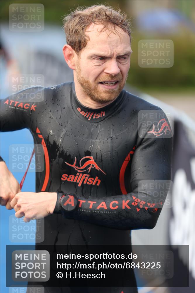 25.08.2024 - Elbe Triathlon Hamburg H.Heesch http://msf.ph/oto/6843225 25.08.2024 08:46:12 Schwimmen 123, 126, 131, 138, 149, 154, 160, 179, 184 meine-sportfotos.de