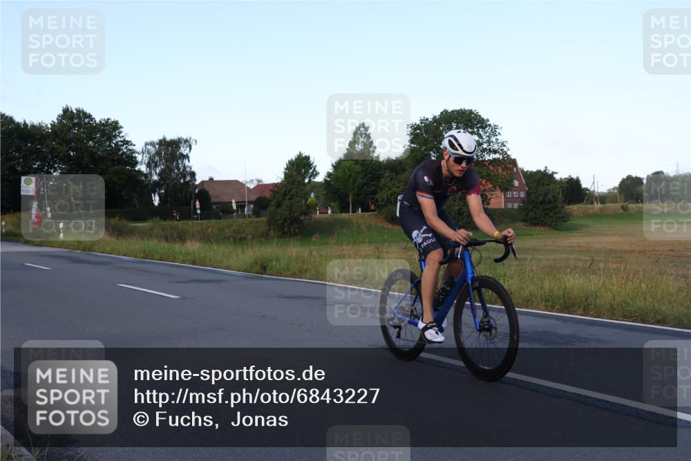 25.08.2024 - Elbe Triathlon Hamburg Fuchs,  Jonas http://msf.ph/oto/6843227 25.08.2024 09:00:29 Radfahren 119, 88, 163 meine-sportfotos.de