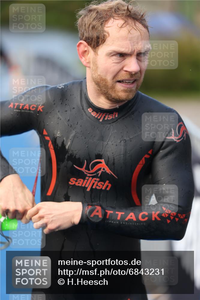 25.08.2024 - Elbe Triathlon Hamburg H.Heesch http://msf.ph/oto/6843231 25.08.2024 08:46:12 Schwimmen 123, 126, 131, 138, 149, 154, 160, 179, 184 meine-sportfotos.de