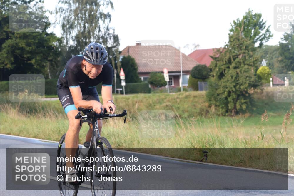 25.08.2024 - Elbe Triathlon Hamburg Fuchs,  Jonas http://msf.ph/oto/6843289 25.08.2024 09:00:35 Radfahren 88, 163, 118, 63 meine-sportfotos.de