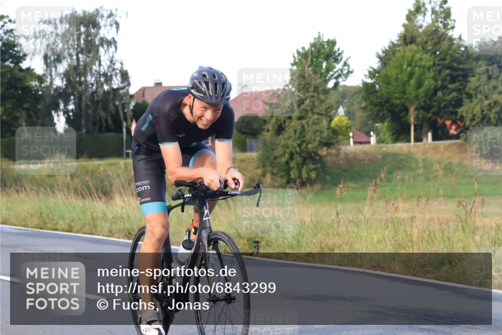25.08.2024 - Elbe Triathlon Hamburg Fuchs,  Jonas http://msf.ph/oto/6843299 25.08.2024 09:00:35 Radfahren 88, 163, 118, 63 meine-sportfotos.de