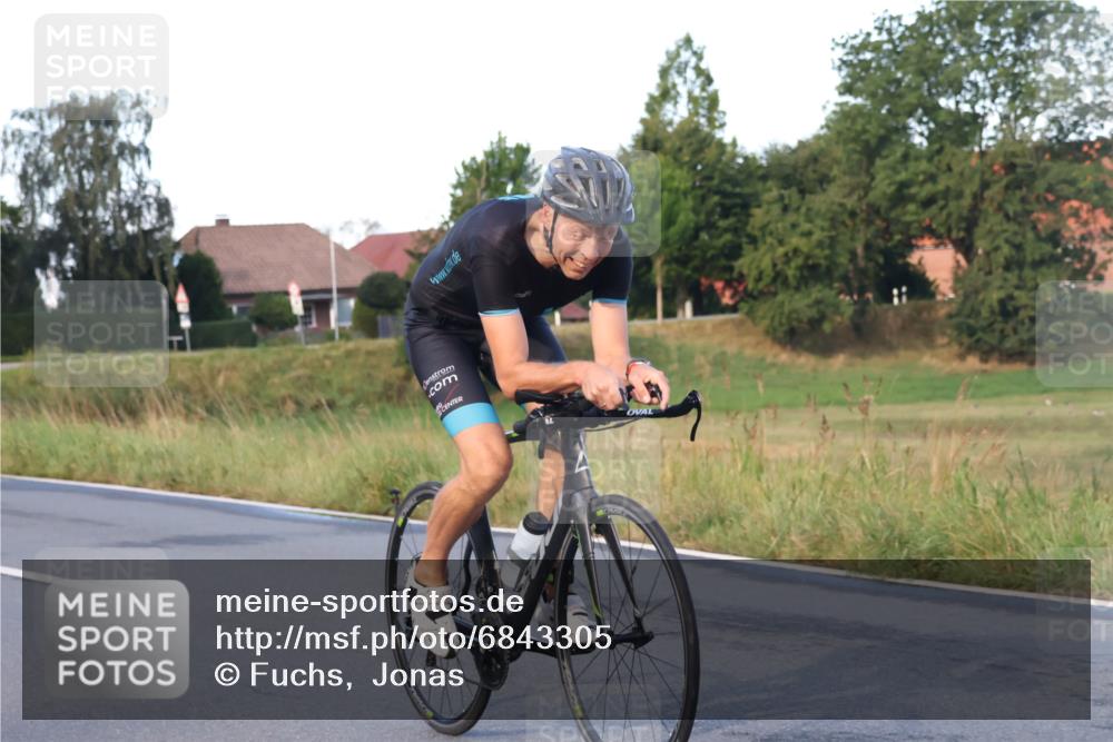 25.08.2024 - Elbe Triathlon Hamburg Fuchs,  Jonas http://msf.ph/oto/6843305 25.08.2024 09:00:35 Radfahren 88, 163, 118, 63 meine-sportfotos.de