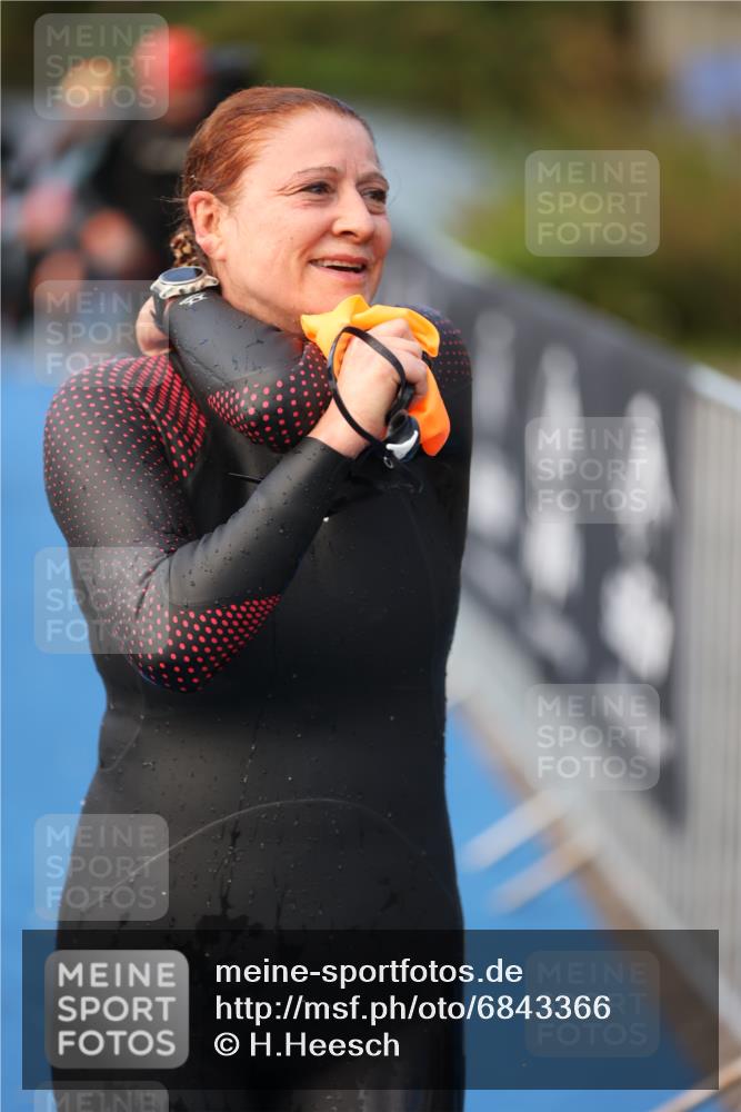 25.08.2024 - Elbe Triathlon Hamburg H.Heesch http://msf.ph/oto/6843366 25.08.2024 08:46:16 Schwimmen 123, 131, 138, 149, 154, 160, 179, 184 meine-sportfotos.de