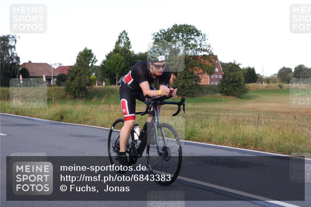 25.08.2024 - Elbe Triathlon Hamburg Fuchs,  Jonas http://msf.ph/oto/6843383 25.08.2024 09:00:41 Radfahren 118, 63 meine-sportfotos.de