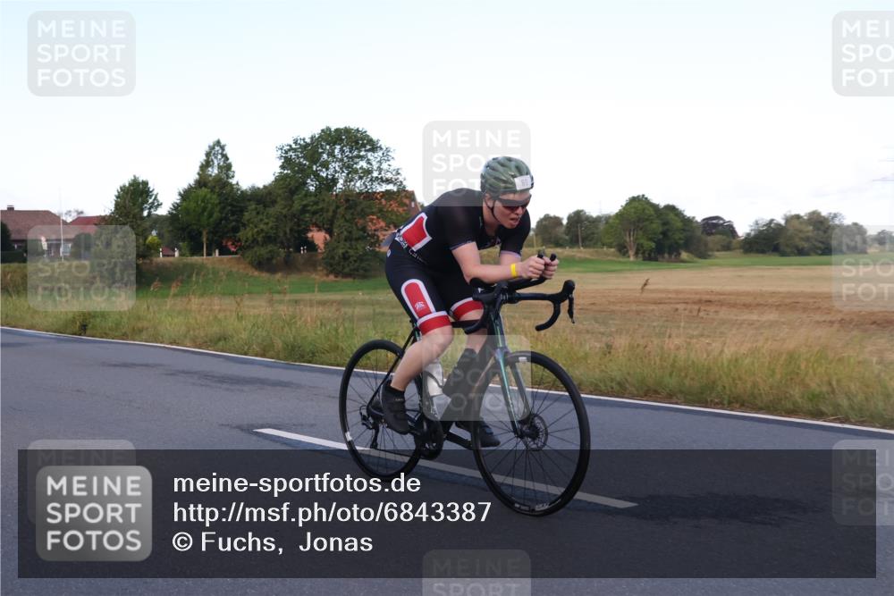25.08.2024 - Elbe Triathlon Hamburg Fuchs,  Jonas http://msf.ph/oto/6843387 25.08.2024 09:00:41 Radfahren 118, 63 meine-sportfotos.de