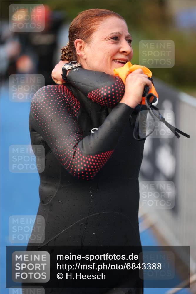 25.08.2024 - Elbe Triathlon Hamburg H.Heesch http://msf.ph/oto/6843388 25.08.2024 08:46:16 Schwimmen 123, 131, 138, 149, 154, 160, 179, 184 meine-sportfotos.de