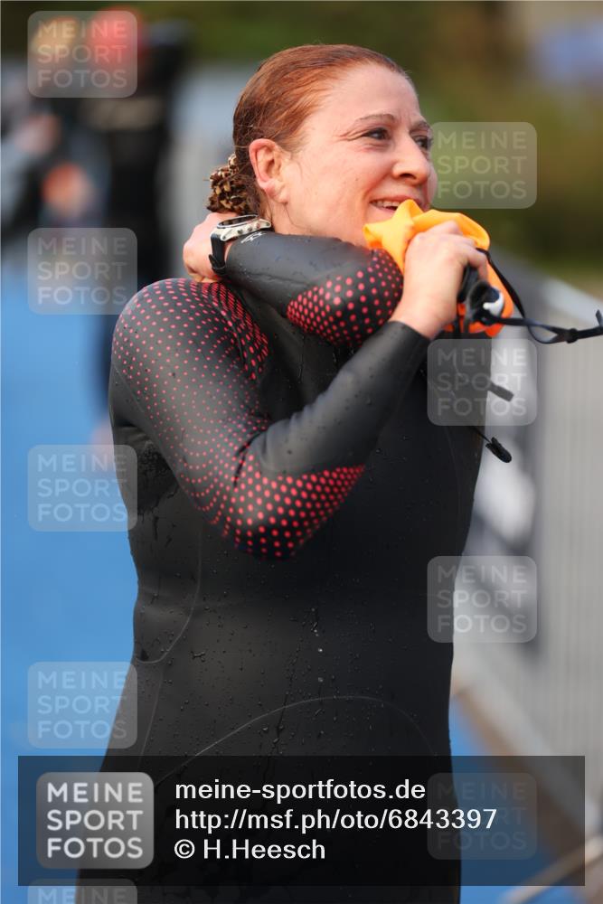25.08.2024 - Elbe Triathlon Hamburg H.Heesch http://msf.ph/oto/6843397 25.08.2024 08:46:16 Schwimmen 123, 131, 138, 149, 154, 160, 179, 184 meine-sportfotos.de