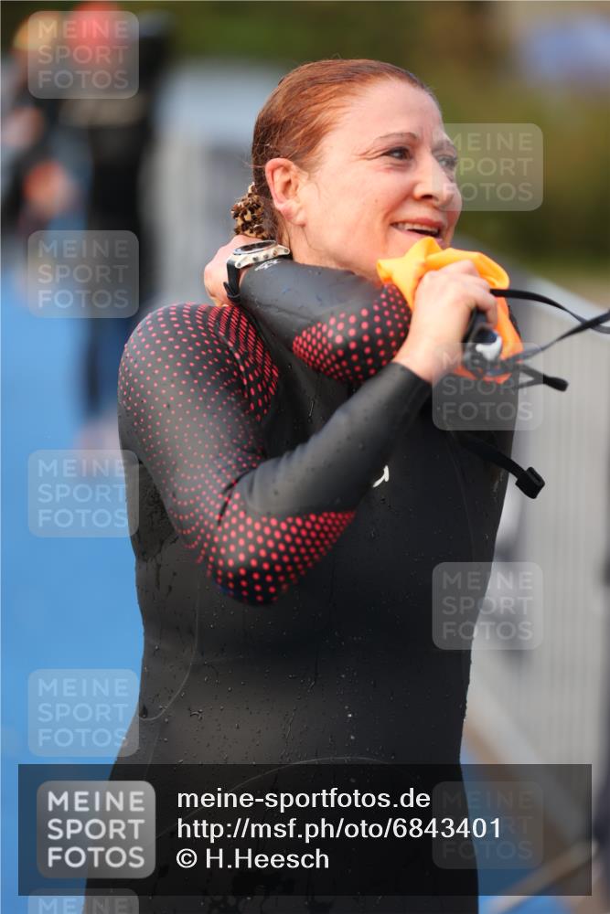 25.08.2024 - Elbe Triathlon Hamburg H.Heesch http://msf.ph/oto/6843401 25.08.2024 08:46:16 Schwimmen 123, 131, 138, 149, 154, 160, 179, 184 meine-sportfotos.de