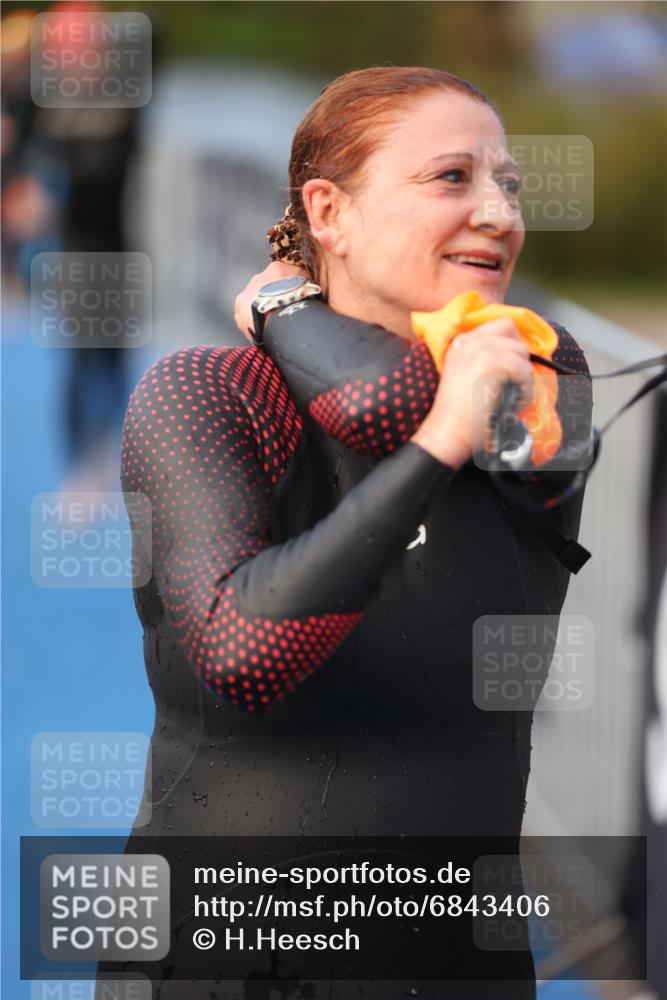 25.08.2024 - Elbe Triathlon Hamburg H.Heesch http://msf.ph/oto/6843406 25.08.2024 08:46:16 Schwimmen 123, 131, 138, 149, 154, 160, 179, 184 meine-sportfotos.de