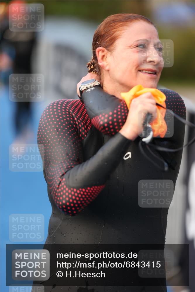 25.08.2024 - Elbe Triathlon Hamburg H.Heesch http://msf.ph/oto/6843415 25.08.2024 08:46:16 Schwimmen 123, 131, 138, 149, 154, 160, 179, 184 meine-sportfotos.de