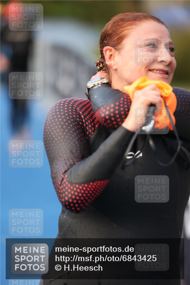 25.08.2024 - Elbe Triathlon Hamburg H.Heesch http://msf.ph/oto/6843425 25.08.2024 08:46:16 Schwimmen 123, 131, 138, 149, 154, 160, 179, 184 meine-sportfotos.de