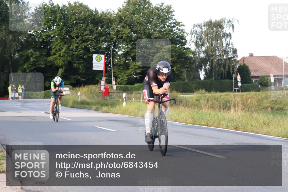 25.08.2024 - Elbe Triathlon Hamburg Fuchs,  Jonas http://msf.ph/oto/6843454 25.08.2024 09:00:59 Radfahren 65, 44 meine-sportfotos.de