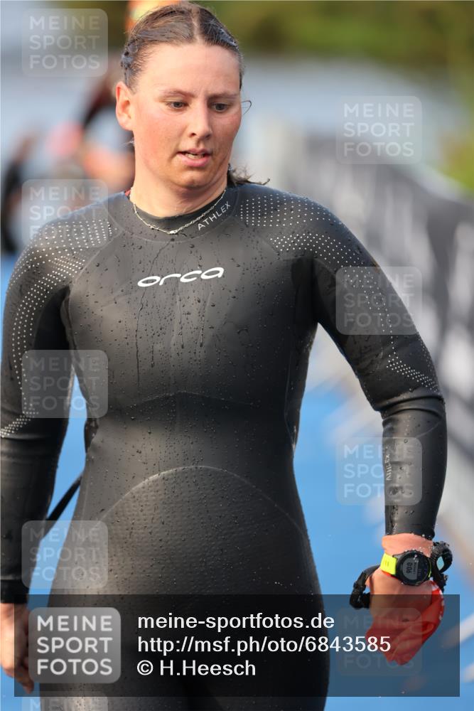 25.08.2024 - Elbe Triathlon Hamburg H.Heesch http://msf.ph/oto/6843585 25.08.2024 08:46:21 Schwimmen 113, 123, 131, 138, 149, 150, 154, 160, 179, 184 meine-sportfotos.de