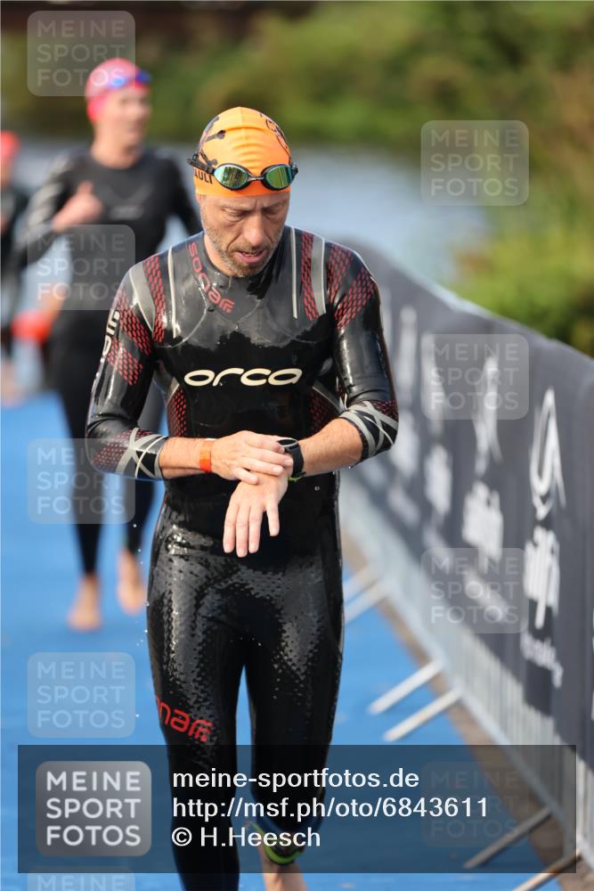 25.08.2024 - Elbe Triathlon Hamburg H.Heesch http://msf.ph/oto/6843611 25.08.2024 08:46:23 Schwimmen 113, 123, 131, 138, 149, 150, 160, 179, 184 meine-sportfotos.de
