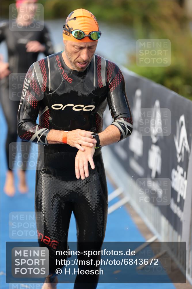 25.08.2024 - Elbe Triathlon Hamburg H.Heesch http://msf.ph/oto/6843672 25.08.2024 08:46:24 Schwimmen 113, 123, 131, 138, 149, 150, 160, 179, 184 meine-sportfotos.de