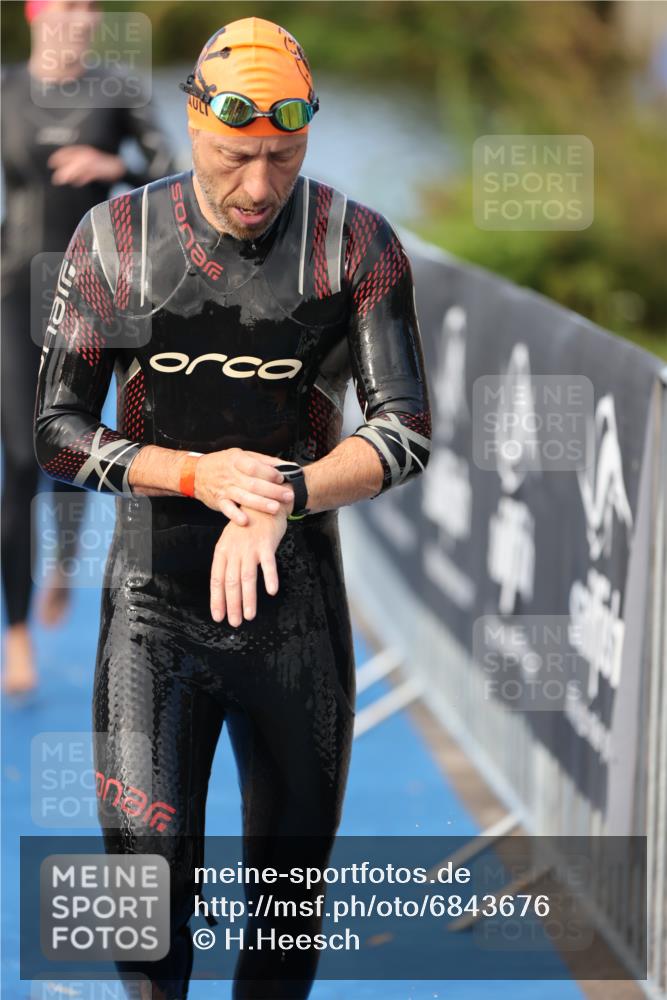 25.08.2024 - Elbe Triathlon Hamburg H.Heesch http://msf.ph/oto/6843676 25.08.2024 08:46:24 Schwimmen 113, 123, 131, 138, 149, 150, 160, 179, 184 meine-sportfotos.de