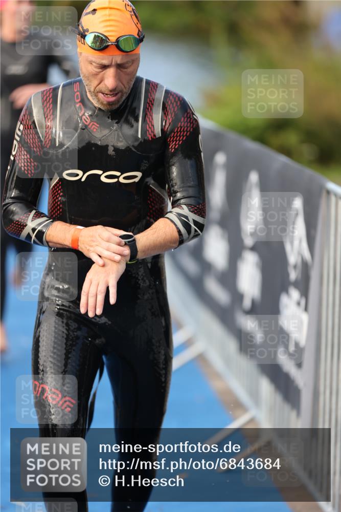 25.08.2024 - Elbe Triathlon Hamburg H.Heesch http://msf.ph/oto/6843684 25.08.2024 08:46:24 Schwimmen 113, 123, 131, 138, 149, 150, 160, 179, 184 meine-sportfotos.de