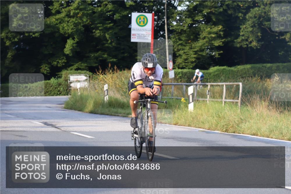 25.08.2024 - Elbe Triathlon Hamburg Fuchs,  Jonas http://msf.ph/oto/6843686 25.08.2024 09:01:35 Radfahren 173, 72, 111 meine-sportfotos.de